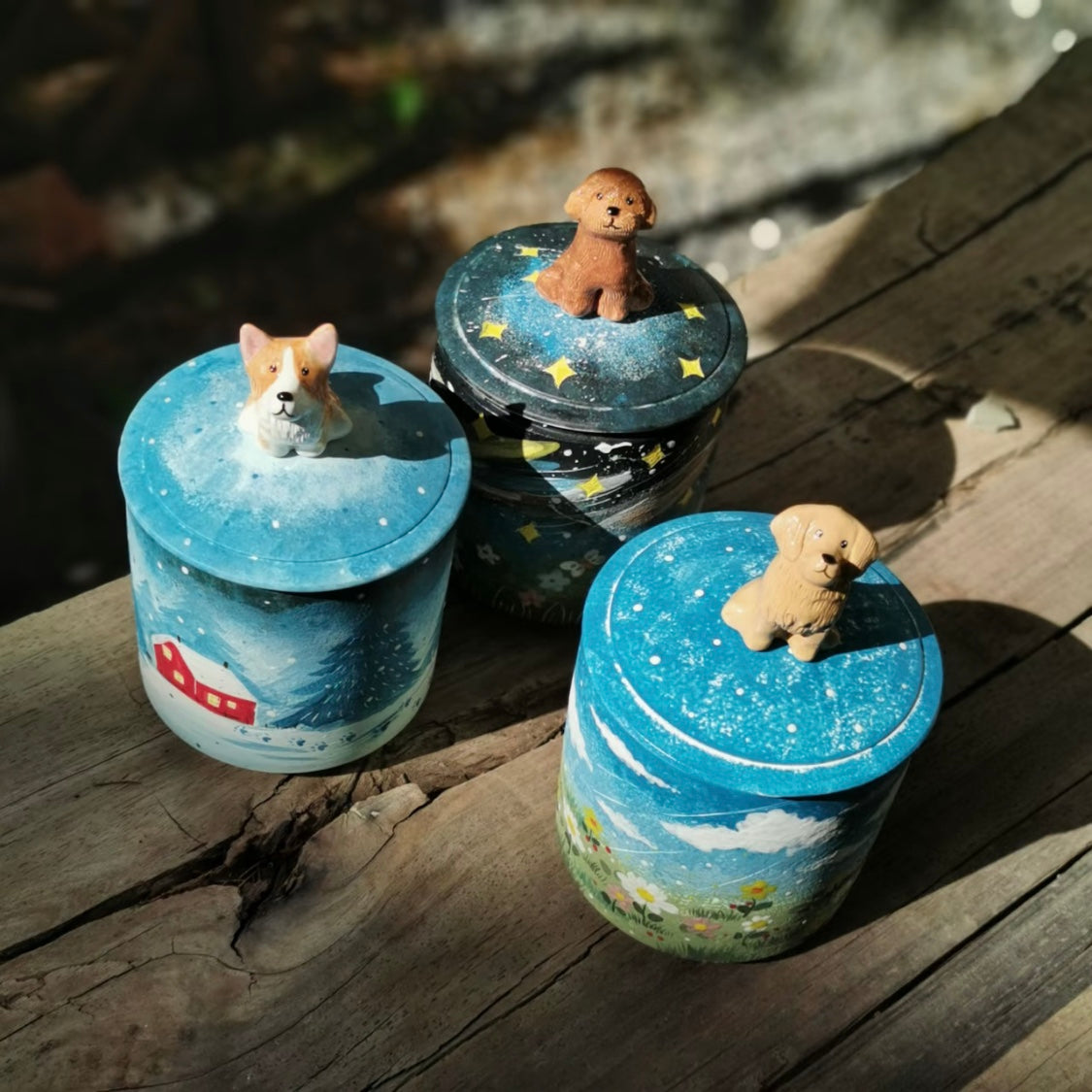 Close-up of the 3D pet figurine on the lid of a handmade pet urn.